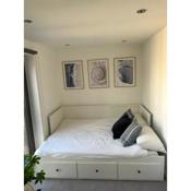 Cosy bedroom in Luxury apartment