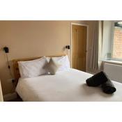 Cosy central Buxton house with terrace and free parking