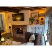 Cosy Cottage - Central Bawtry - 2 Bedroom - High End Furnishings