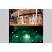Cosy Woodlands Lodge with Hot Tub, Decking & Garden
