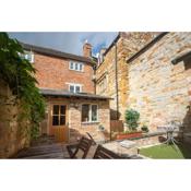 Cotswolds period townhouse near Stratford-upon-Avon, central location short walk to pubs, restaurants and shops