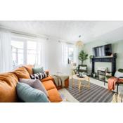 Coventry Beautiful House, University Hospital, M6 M69, Private Parking, Sleeps 6, by EMPOWER HOMES