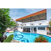 Deluxe 3 bedrooms Villa with fancy pool in downtown Pattaya