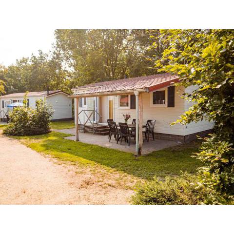 Detached chalet in holiday park swimming pool and on the Leukermeer