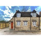 Detached Cottage with Parking, Central Cirencester