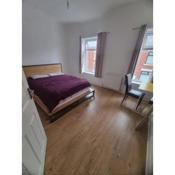 Double room 3 in Salford with shared bathroom
