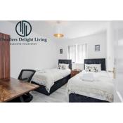 Dwellers Delight Living Ltd Serviced Accommodation Charming 3 Bedroom Flat, Chafford Hundred, Grays with Free Parking & Wifi