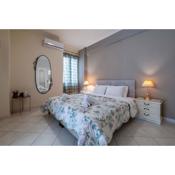 Eclectic 2BR apt in Syntagma Sq.