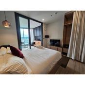 Edge Central Pattaya High-rise Large room with sea view