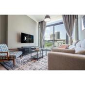 Elite LUX Holiday Homes - Luxurious 1BR Suite in Signature Livings JVC - Dubai