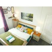 Enjoy Modern Living and Free WiFi in Kingston Newport 2 Bedroom Apartment