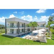 Exquisite Contemporary 8BR Pool Villa with Chef, Butler, Maid, and Eden Roc Beach Club Access