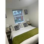 Failsworth Luxury Apartment with Free Parking