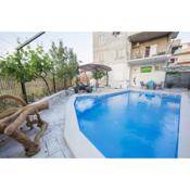 Family friendly apartments with a swimming pool Split - 14203