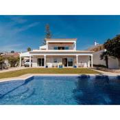 Fantastic four-bedroom villa in Praia da Luz with private pool