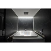 Five stars Florence luxury apartments with Jacuzzi