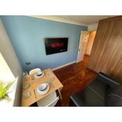 Fresh & Bright 3 Bed Flat in London close to local amenities