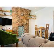 Funky 2 Bedroom Apartment In Town Centre