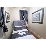 *G11H* for a cosy luxurious lovely stay + Free Parking + Free Fast WiFi perfect for work or pleasure*