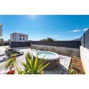 Garden jacuzzi apartment for 4 persons