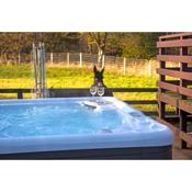 Glen Bay - Animal Sanctuary Farm Stay with Private Hot Tub