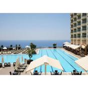 Gold City 5 star resort appartement with aqua park and sea view