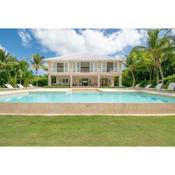 Golf-front villa with large spaces, staff and pool, situated in luxury beach resort