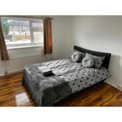 Good priced double bed rooms in hayes
