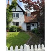 Gorgeous Cottage in Skirmett with Parking