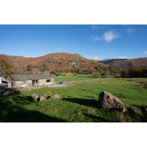 Grasmere Cottage with Stunnng Views by LetMeStay