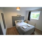 Hamilton House -3 bed Close to Town, Drive Parking, 2 toilets