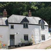 Helford Cornish Cottage, SW coast path - walk to beaches, pub and shop