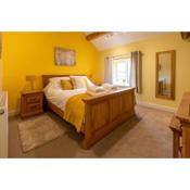Heulog Cottage - King Bed, Self-Catering Cottage with Hot Tub