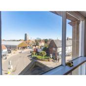 High View, Southwold High Street (2 bed, 2 bath, allocated parking, balcony)