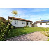 Holiday Bungalow, short drive to 7 Beaches!
