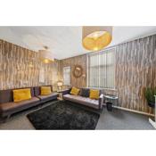 Holywell Apartment - Luxury One Bedroom Apartment