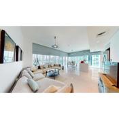 Hometown Apartments - Lovely & Huge Beachfront 3BR with Yacht Club and Marina Seaview