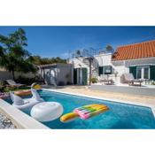 House Diana - heated swimming pool and jacuzzi