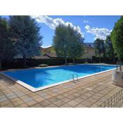 House in a beautiful residence with garden, swimming pool and parking spot - Larihome
