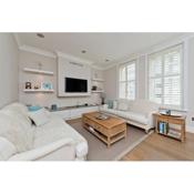 Immaculate two bedroom apartment in Chelsea by UnderTheDoormat