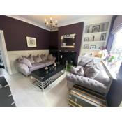 Interior Designed 4 bed Home Horsforth with gym!
