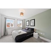 Kirkstall Close - 4 Bedroom Apartment - Big DISC0UNT on Monthly Booking!