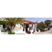 Kontos-Traditional house in Andros beach