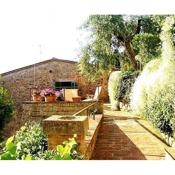 La Terrazza, elegant Tuscan stone house with garden and terrace in Cetona