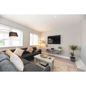 Large 3 Bedroom Apartment in Leafy Hampton Hill