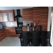 Large House with 3 Bedrooms house, 5 guests near city/Manu stadiums