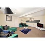 Large Spacious Abode with Games Room!