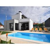 Lavish Villa in Foz do Arelho with Private Swimming Pool
