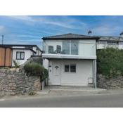 LITLLE SUMMER HILL -2 BED COSY COTTAGE- TREARDDUR