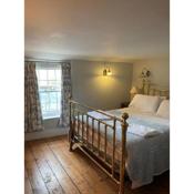 Little Monmouth holiday cottage, Old town, Lyme Regis